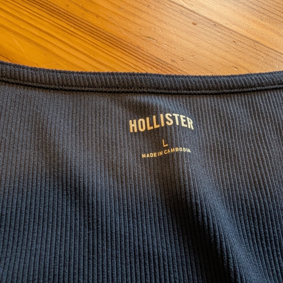 Hollister Black Ribbed Square-Neck Short Sleeve Top with Lace Trim and Bow - Picture 2 of 3